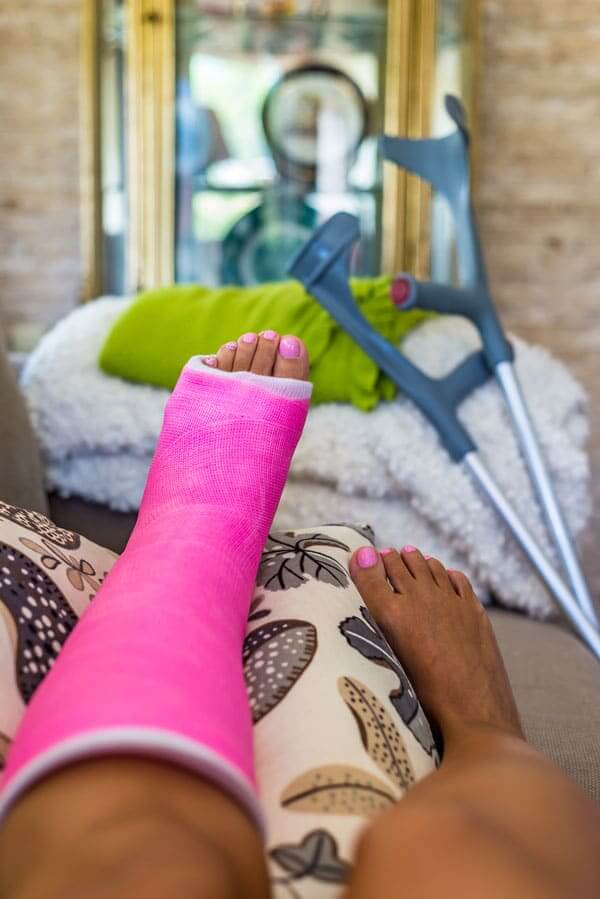 disability insurance picture showing broken leg in pink cast